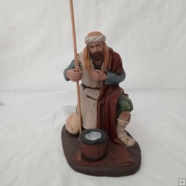 PASTOR ADORANDO CON LECHE DE 21 CM